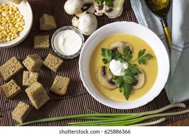 Cream pea soup with mushrooms, greens and breadcrumbs