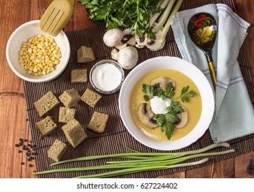 Cream pea soup with mushrooms, greens and breadcrumbs